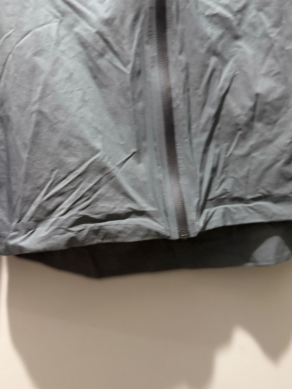 On Running Men’s  Hooded Windbreaker Jacket - Grey & Black - Picture 11 of 13